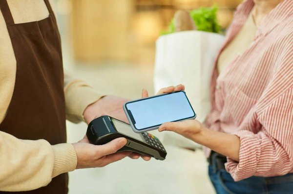 What Are the Key Considerations for UK Retailers Implementing Mobile Payment Solutions?
